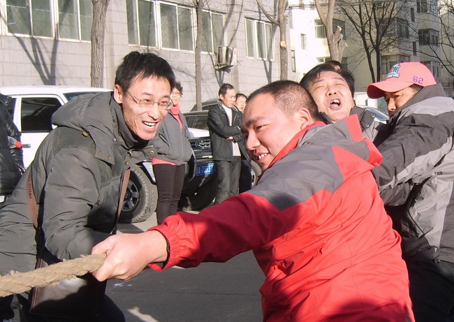 加油，看你的了?。S晉榮攝--2013年12月攝于地調(diào)院迎元旦拔河比賽中）_調(diào)整大小.JPG