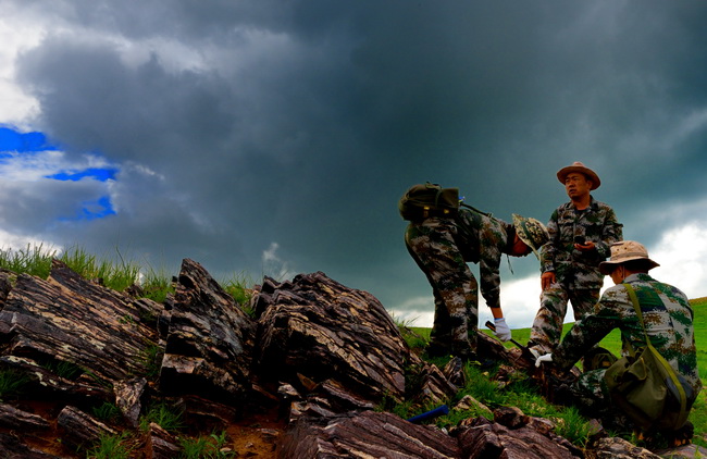 18 組照2-6《暴雨將臨我不怕》-王權_調整大小.jpg